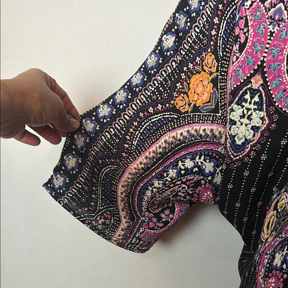 Rose + Olive Women’s Colorful Paisley Short Sleeve Top Tunic Size 3XL - Picture 7 of 10